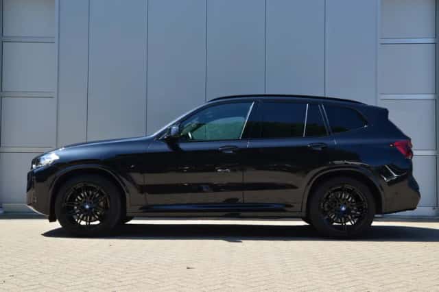 BMW X3 (2022) thumbnail 3