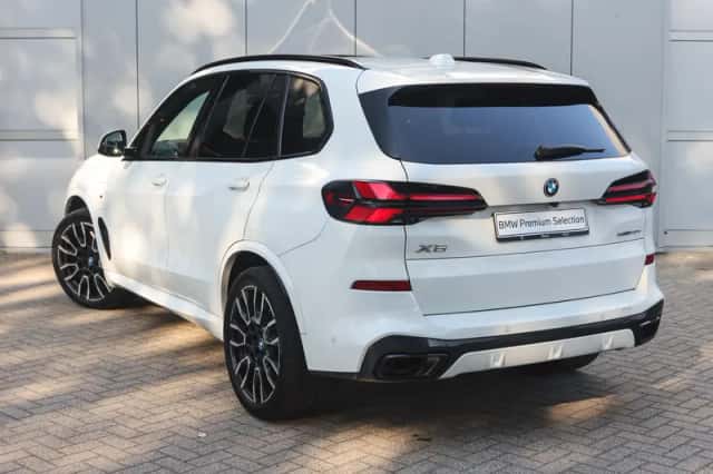 BMW X5 (2023) thumbnail 2