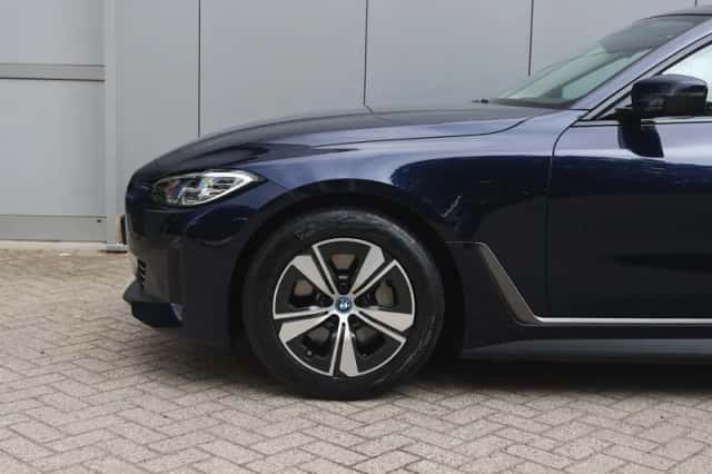 BMW i4 (2023) thumbnail 4