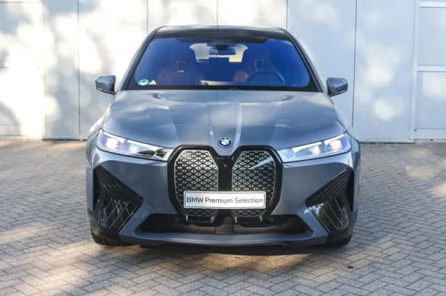 BMW iX (2023) thumbnail 5