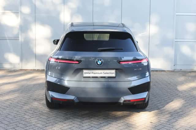 BMW iX (2023) thumbnail 6