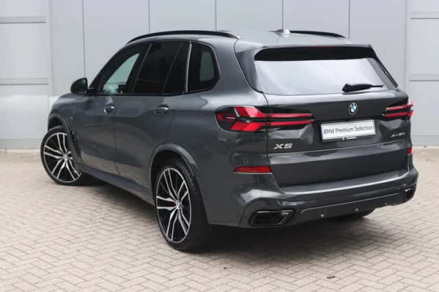 BMW X5 (2023) thumbnail 2