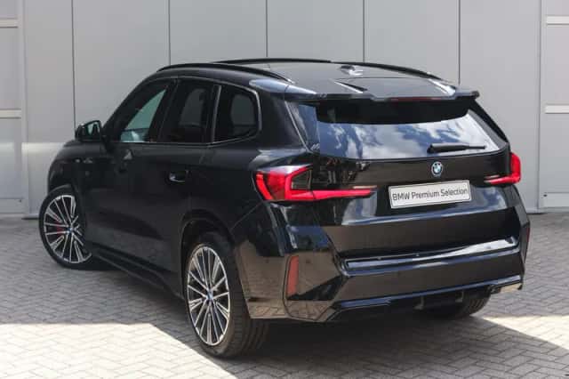 BMW iX1 (2023) thumbnail 2