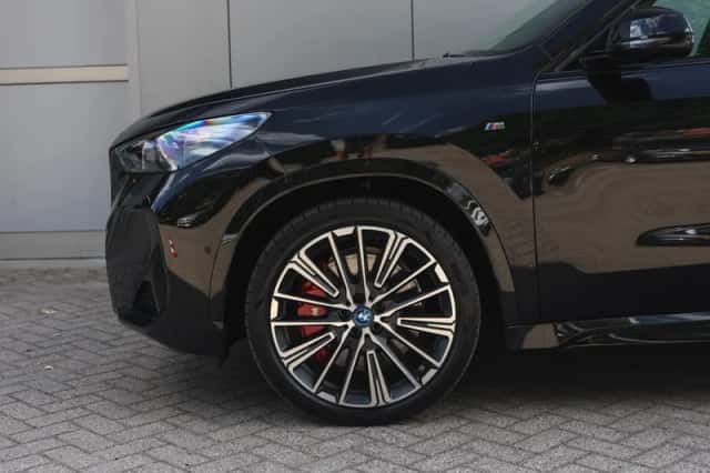 BMW iX1 (2023) thumbnail 5