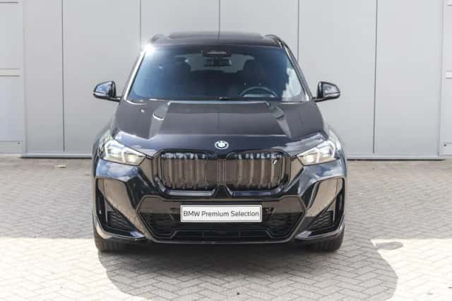 BMW iX1 (2023) thumbnail 6