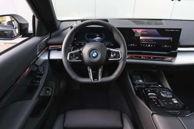 BMW i5 (2026) thumbnail 3