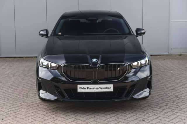 BMW i5 (2026) thumbnail 5