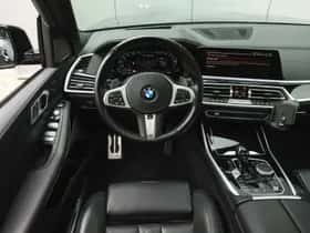 BMW X7 (2021) thumbnail 3