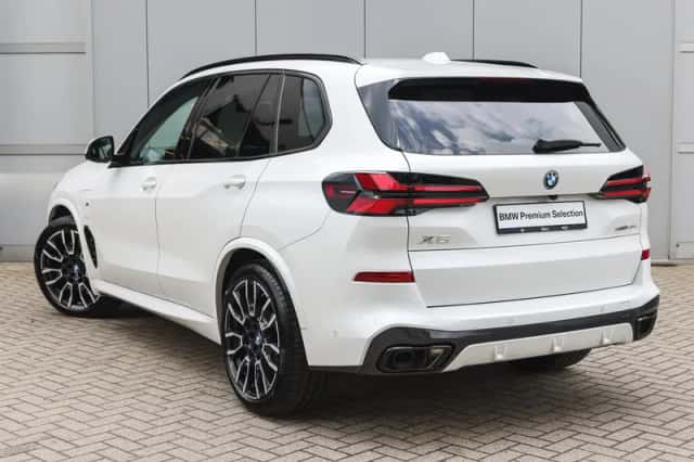 BMW X5 (2024) thumbnail 2