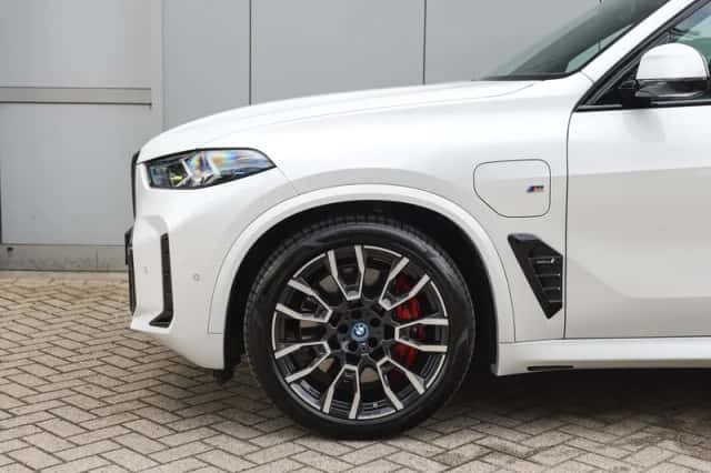 BMW X5 (2024) thumbnail 4