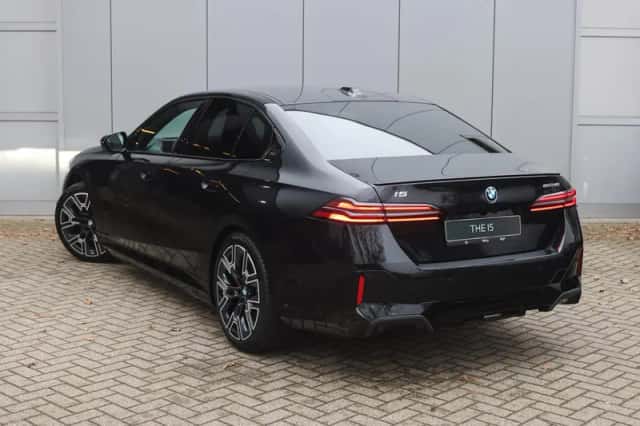 BMW i5 (2026) thumbnail 2