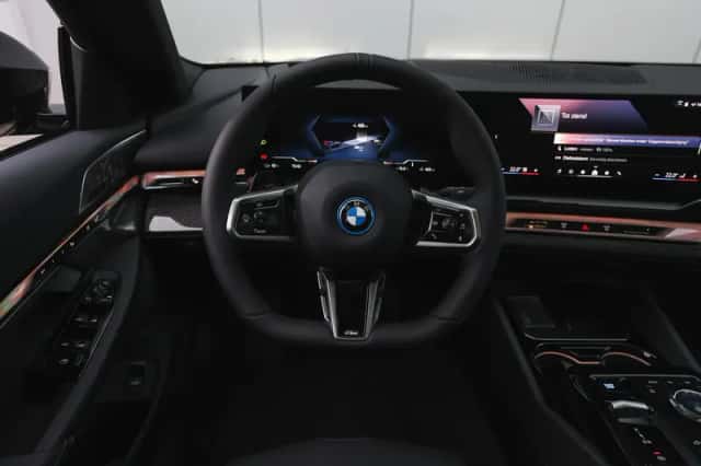 BMW i5 (2026) thumbnail 3
