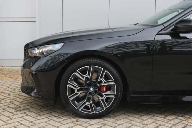BMW i5 (2026) thumbnail 4