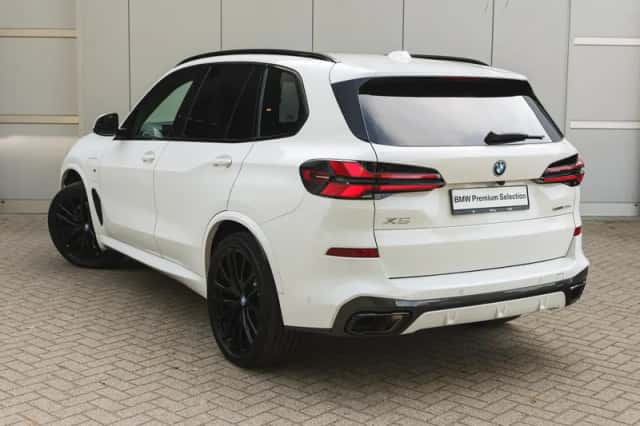 BMW X5 (2025) thumbnail 2