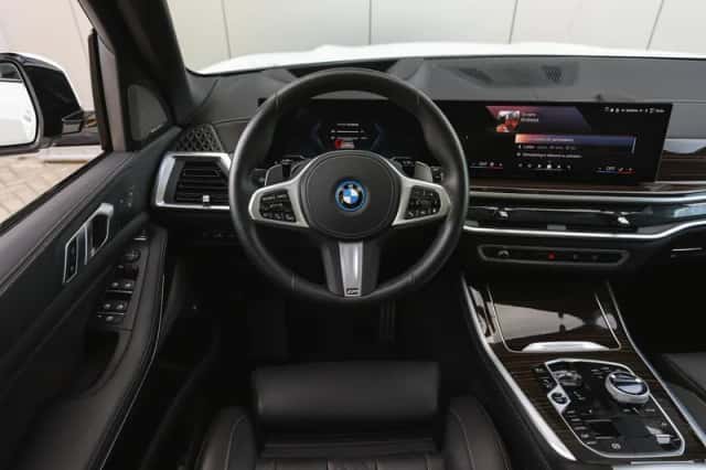 BMW X5 (2025) thumbnail 3