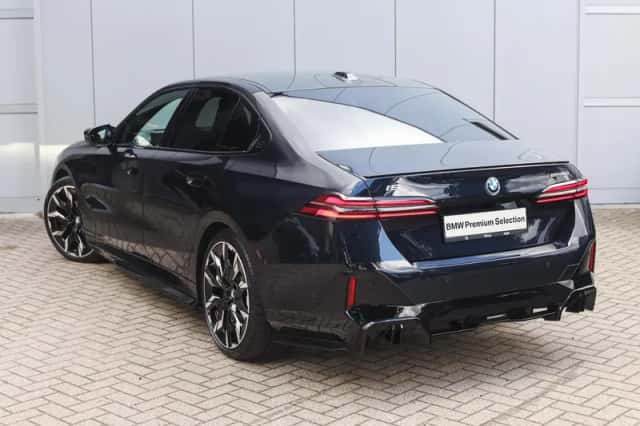 BMW i5 (2025) thumbnail 2