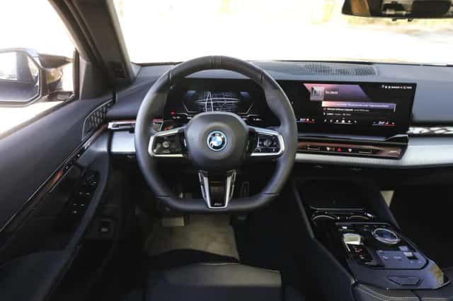 BMW i5 (2025) thumbnail 3