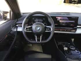 BMW i5 (2025) thumbnail 3