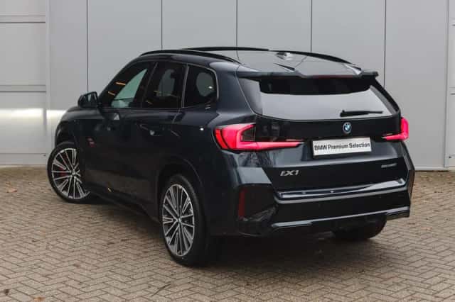 BMW iX1 (2025) thumbnail 2