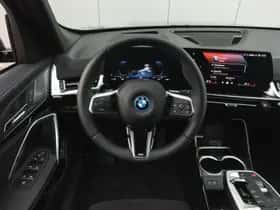 BMW iX1 (2025) thumbnail 3