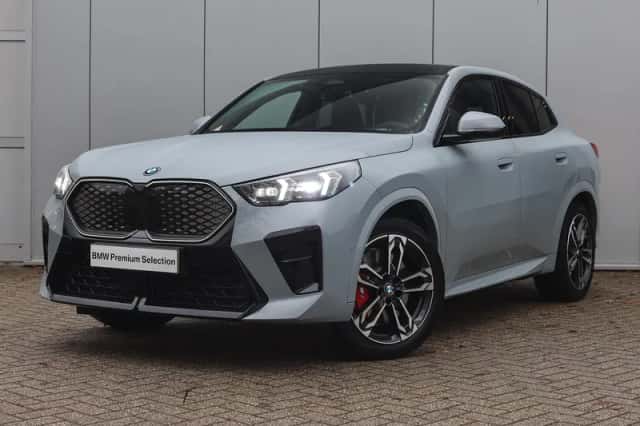 BMW iX2 (2025) thumbnail 1