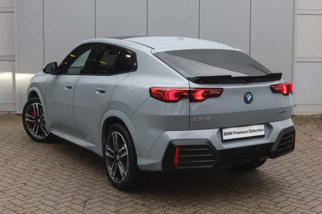 BMW iX2 (2025) thumbnail 2