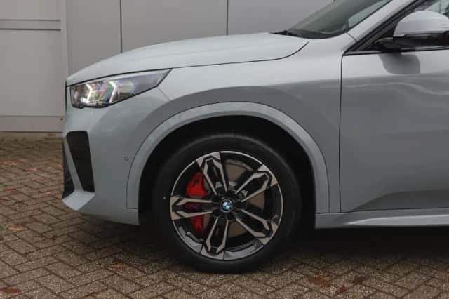 BMW iX2 (2025) thumbnail 4