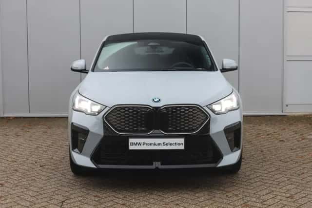 BMW iX2 (2025) thumbnail 5