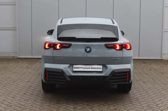 BMW iX2 (2025) thumbnail 6