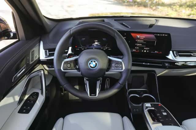 BMW iX1 (2026) thumbnail 3