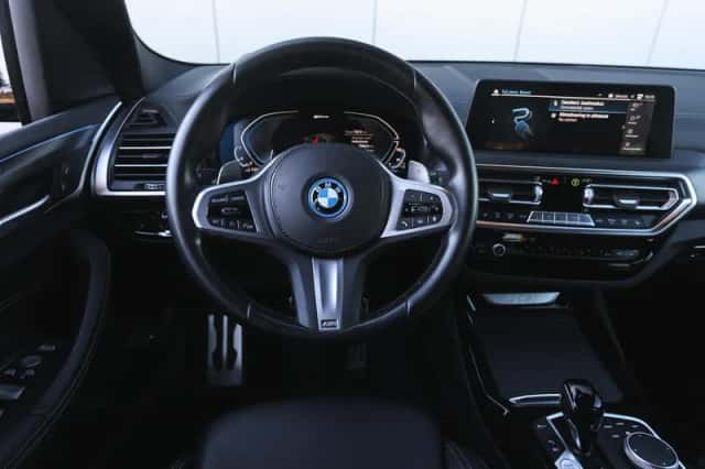 BMW X3 (2022) thumbnail 3