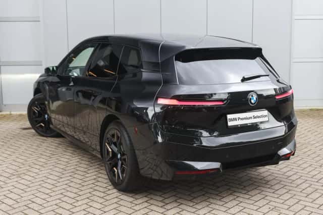 BMW iX (2025) thumbnail 2