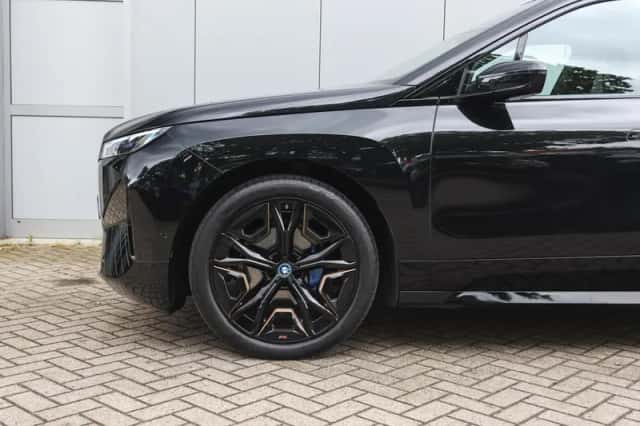 BMW iX (2025) thumbnail 4