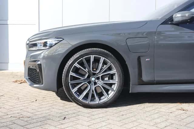 BMW 7-Serie (2021) thumbnail 5