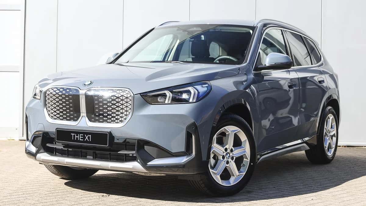 BMW iX1 (2026) — foto 1