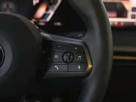 BMW iX (2025) thumbnail 16