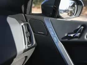 BMW iX (2025) thumbnail 17