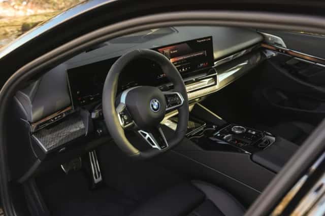 BMW i5 (2026) thumbnail 3