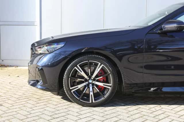 BMW i5 (2026) thumbnail 4