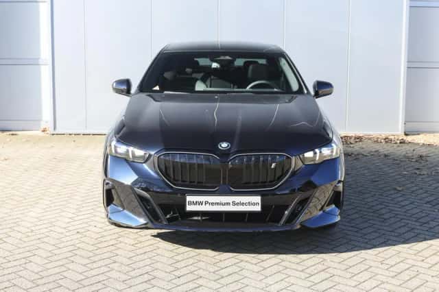 BMW i5 (2026) thumbnail 5