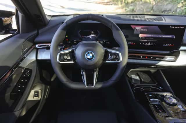 BMW i5 (2026) thumbnail 3