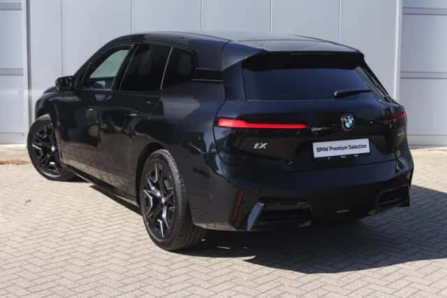 BMW iX (2025) thumbnail 2