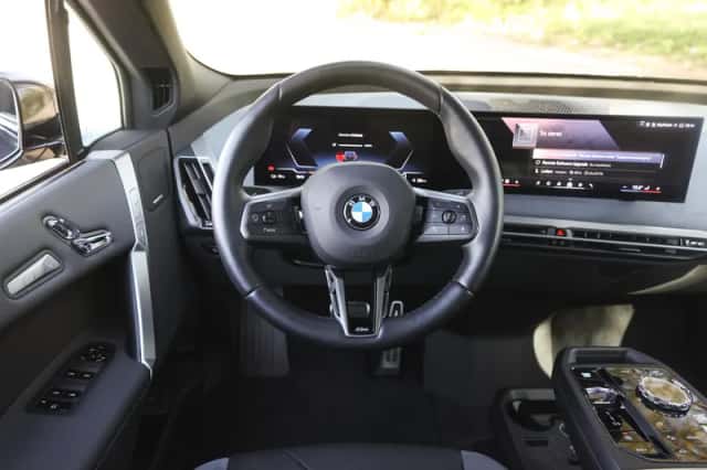 BMW iX (2025) thumbnail 3