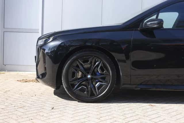 BMW iX (2025) thumbnail 4