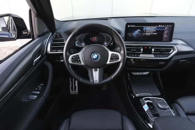 BMW iX3 (2024) thumbnail 3