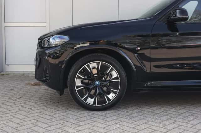 BMW iX3 (2024) thumbnail 5