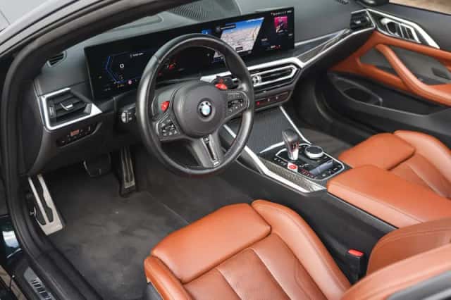 BMW M4 (2023) thumbnail 3