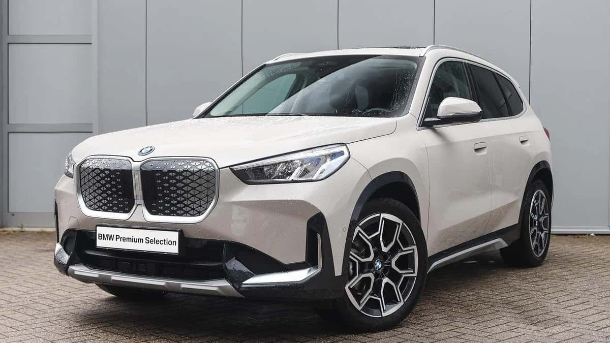 BMW iX1 (2026) — foto 1