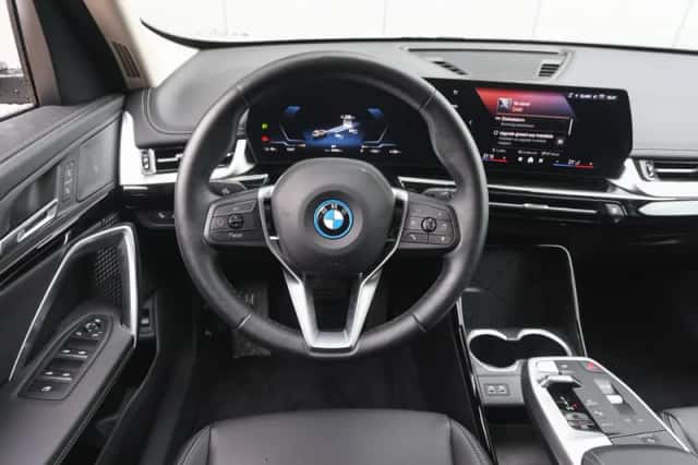 BMW iX1 (2026) thumbnail 3