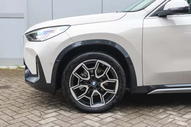 BMW iX1 (2026) thumbnail 5